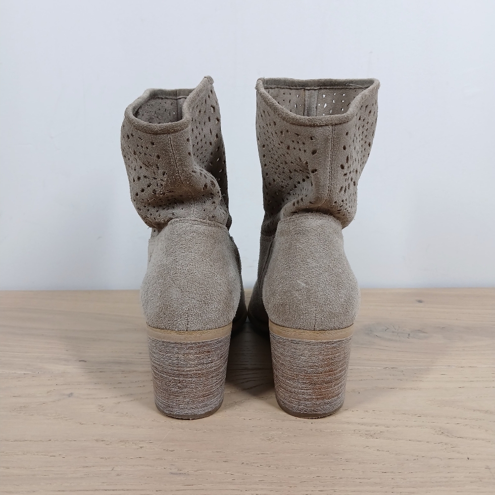 Crown Vintage Taupe Leather Perforated Foldover Block Heel‎ Ankle Boots 1506 - Picture 5 of 11